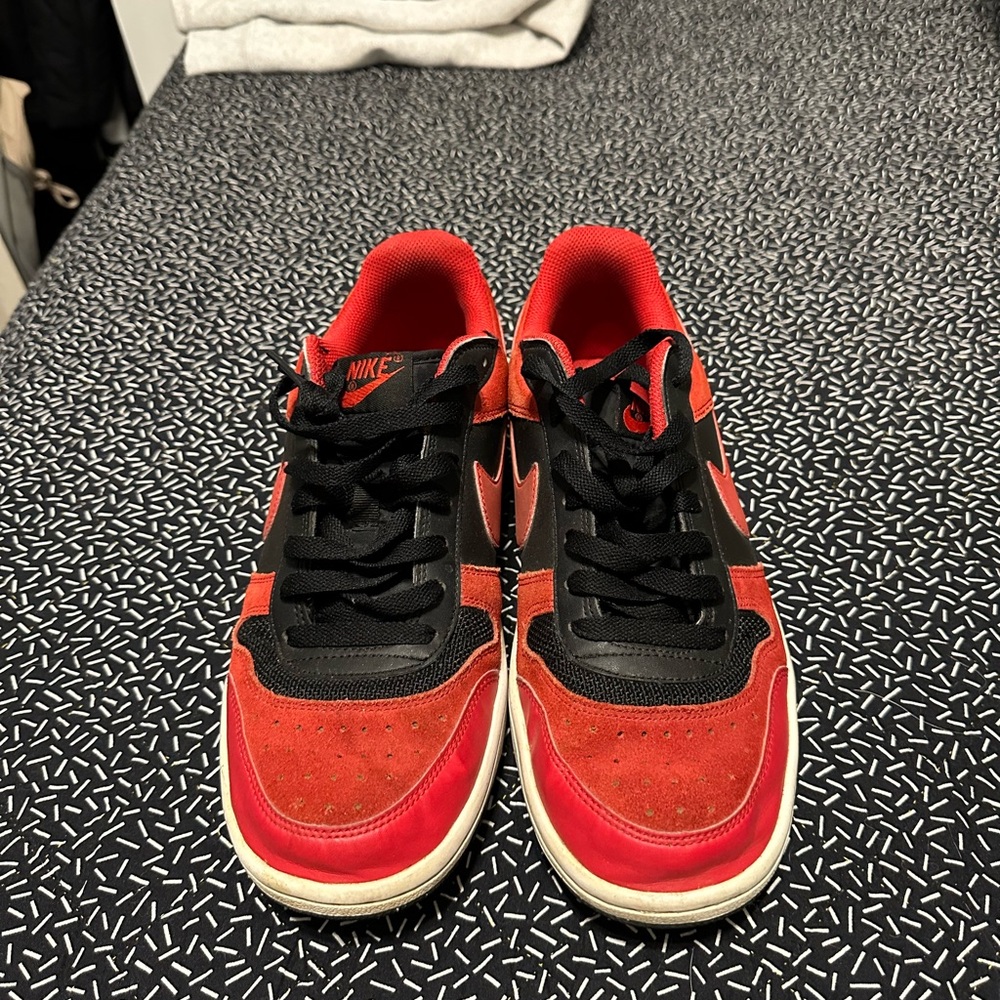 Men’s Nike shoes, good condition, hardly worn, size 10